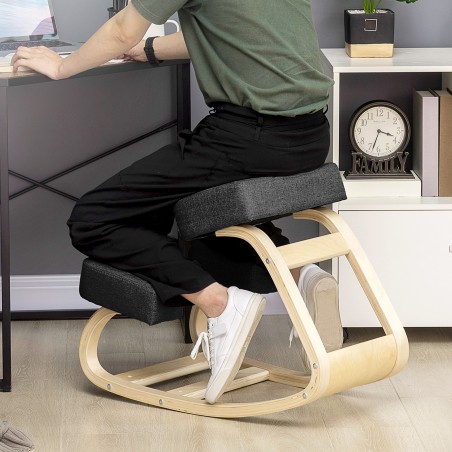 Ergonoomiline põlvetool polsterdatud istme ja kasepuidust raamiga, must