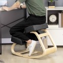 Ergonoomiline põlvetool polsterdatud istme ja kasepuidust raamiga, must