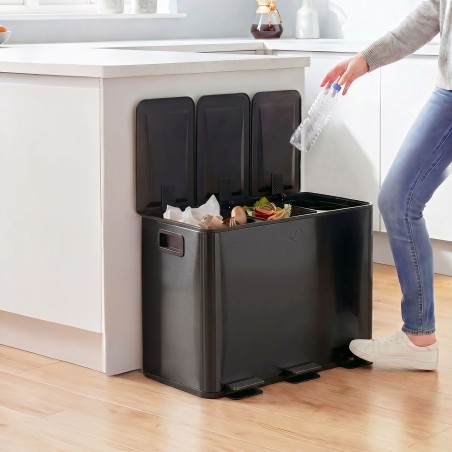 Kolmeosaline prügikast, 3 × 15 l, deodorandikatte ja pehmelt sulguva kaanega, must
