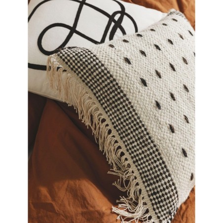 Padjakate Bahati must/valge 45x45 cm | FreshDesign.ee