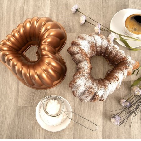 Mittenakkuva südamekorstnaga koogivorm MARISSA 28,5 cm