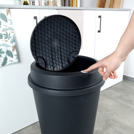 Plastikust prügikast must 47 l | FreshDesign.ee