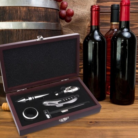 Veinitarvikud puidust karbis 5 tk.