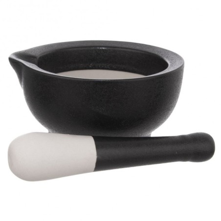 Mustast portselanist uhmer