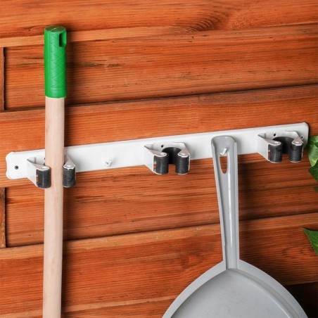 Kolmene mopi, harja ja tööriistade nagi