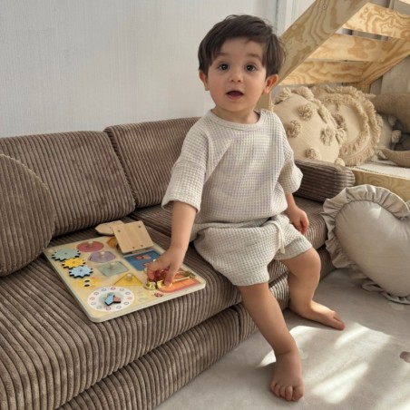 Arendav tegelustahvel, lukud, kujundid, kell | FreshDesign.ee