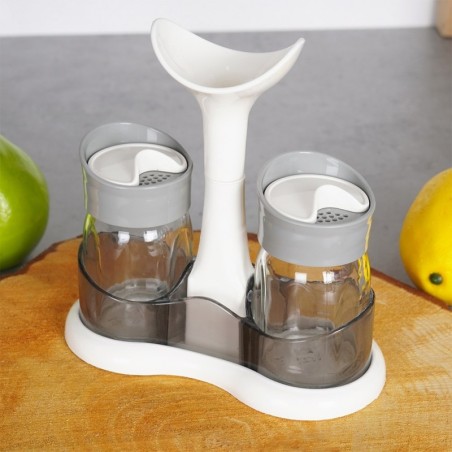 Soola- ja pipratoos alusega