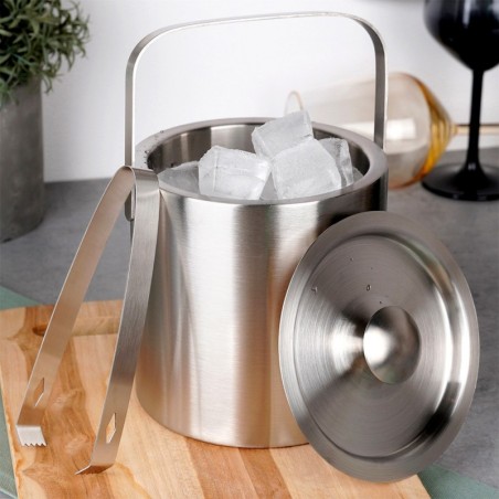 Roostevaba teras jääanum tangidega