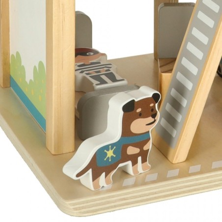 Puidust politseijaoskond | FreshDesign.ee