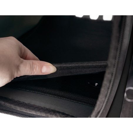 Must kokkupandav lemmikloomakott – turvaline transpordikott koerale ja kassile