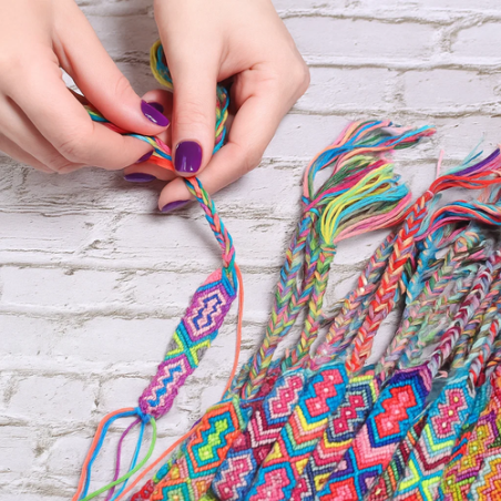 Premium Tikkimiskomplekt 150 Erinevat Värvi – Vastupidav Polüesterniit Lõikuritega