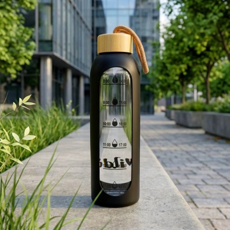 Klaasist veepudel silikoonkaanega, must, 600 ml
