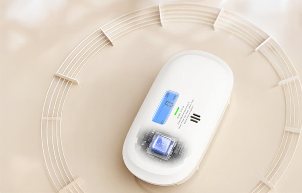 X-Sense carbon monoxide detector with backlit display and graphical representation of the microprocessor underneath