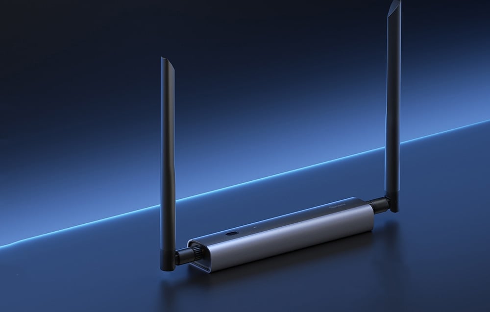 ZigBee gateway with 2 antennas on dark blue background.