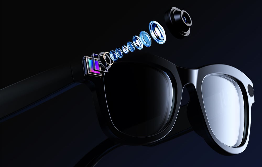 Cross-section of smart glasses showing a row of lenses and an image sensor in the frame