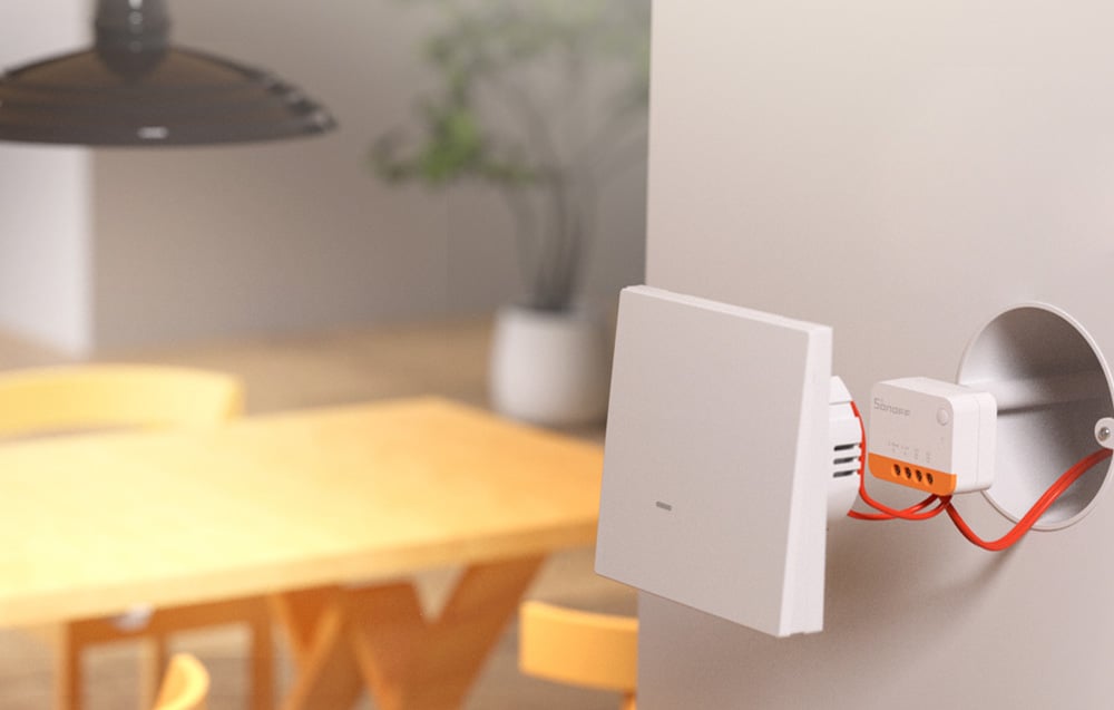 Sonoff ZBMINI Extreme module connected behind the wall switch in the dining room with visible wires