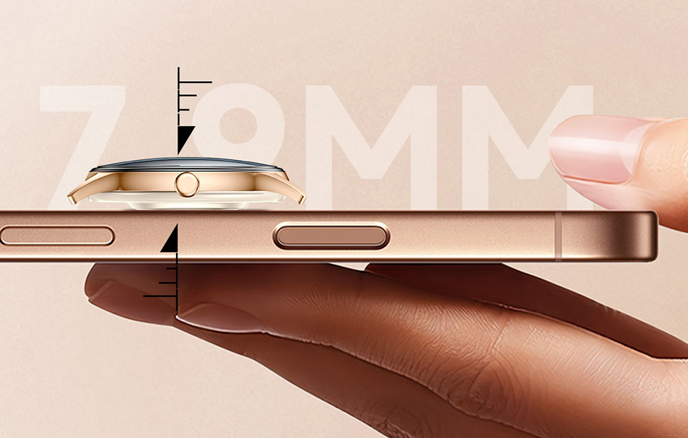 Comparison of the thickness of the smartwatch case (7.9 mm) to the edge of a smartphone held in the hand.
