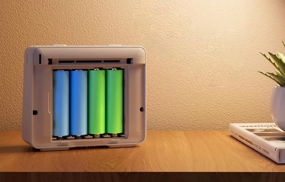 The back of the Meross clock showing the four colored batteries located in the battery compartment