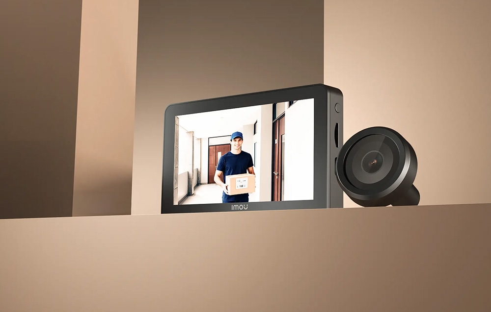 A black door viewer screen with a preview of the delivery person and the external camera lens lying next to it