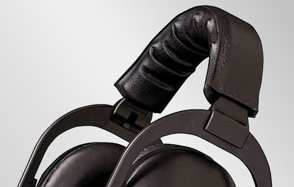 View of the wide, padded headband and the size adjustment mechanism.