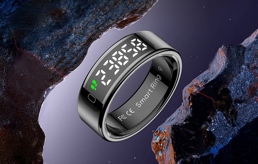 Black smart ring with display.