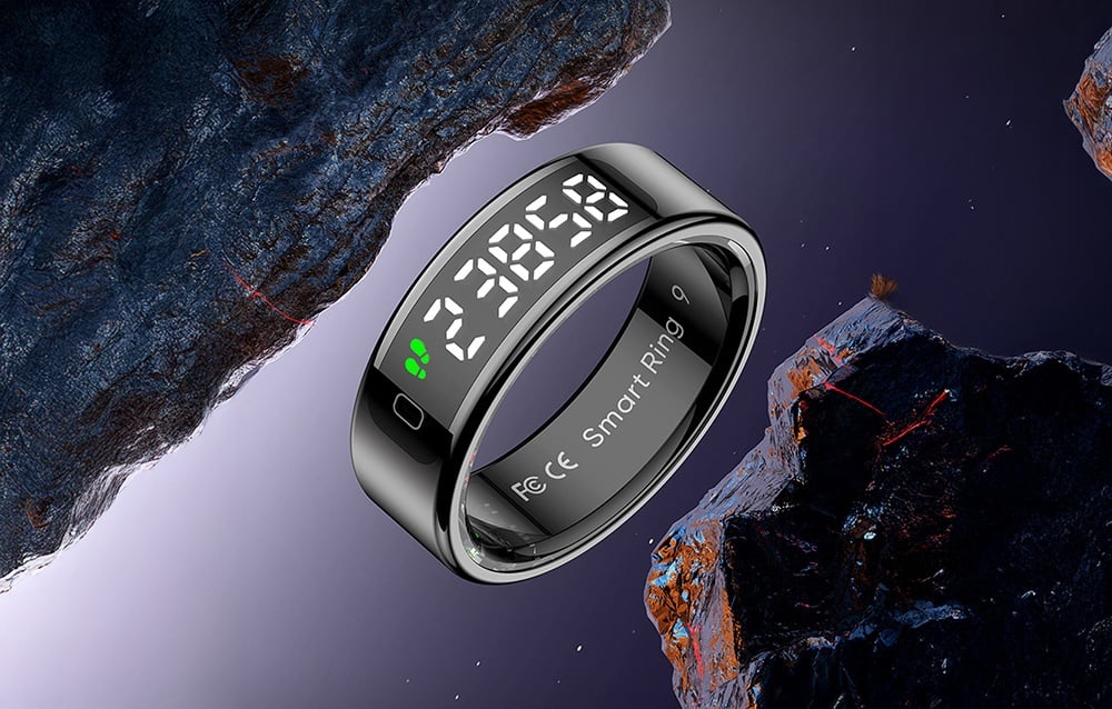 Black smartring on dark background.