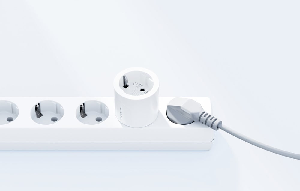 Smart plug plugged into power list